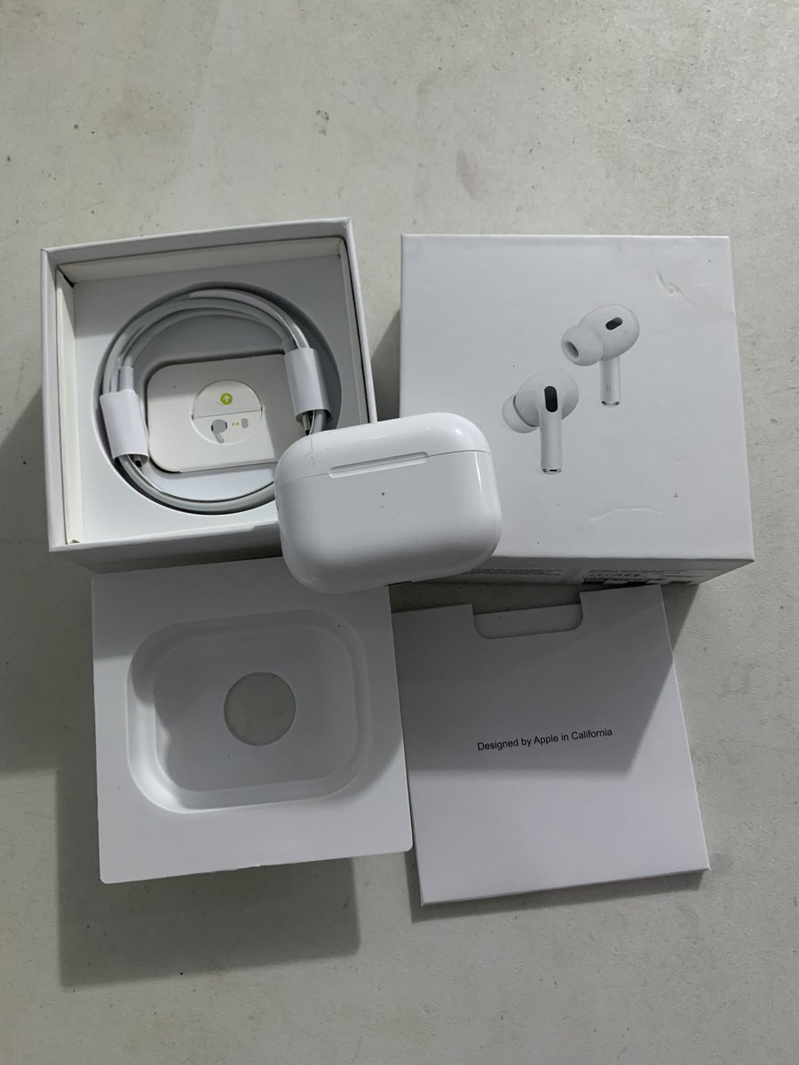 Flaaaff's tweet photo. WTS! Dijual Airpods Pro Gen 2 Second iBox. 

Kelengkapan fullset, kondisi mulus, garansi msh on smp april 2025, invoice ada, eartips cadangan msh lengkap. Alasan jual krn ada 2, jarang dipakai

Bisa rekber atau COD daerah Bandung Kota 

#zonauang #jualairpods #zonajajan #Bandung https://t.co/EcELsdwjLj