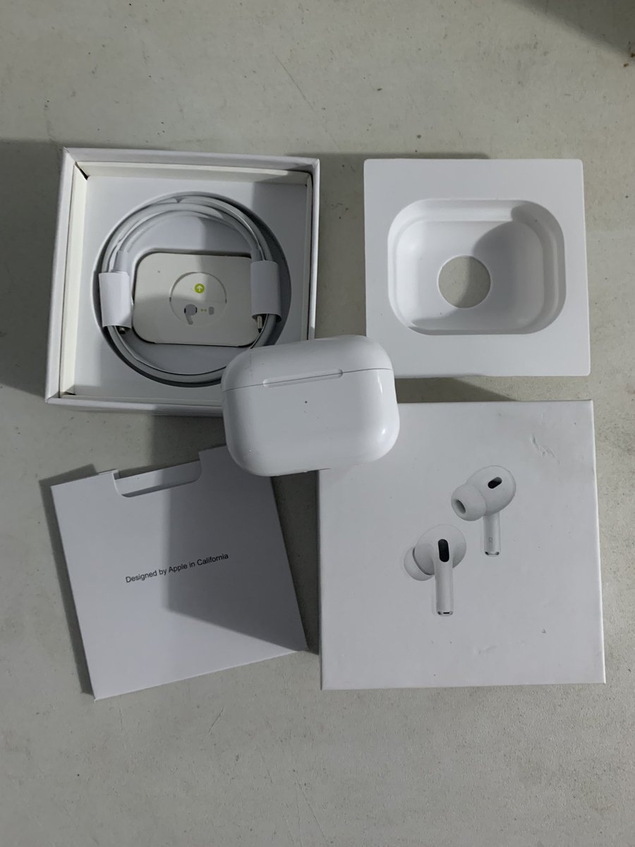 Flaaaff's tweet photo. WTS! Dijual Airpods Pro Gen 2 Second iBox. 

Kelengkapan fullset, kondisi mulus, garansi msh on smp april 2025, invoice ada, eartips cadangan msh lengkap. Alasan jual krn ada 2, jarang dipakai

Bisa rekber atau COD daerah Bandung Kota 

#zonauang #jualairpods #zonajajan #Bandung https://t.co/EcELsdwjLj