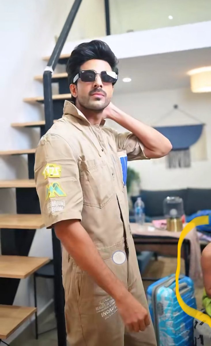 mishtiteju's tweet photo. #Runak #jhanak #KundaliBhagya #palveer adriza and krushal fhir se relationship mein ah gayein hai kya?
Same backdrop 
Shot by same person 
Adriza dress can also be seen in krushal's reel https://t.co/c6sBv5S2gR