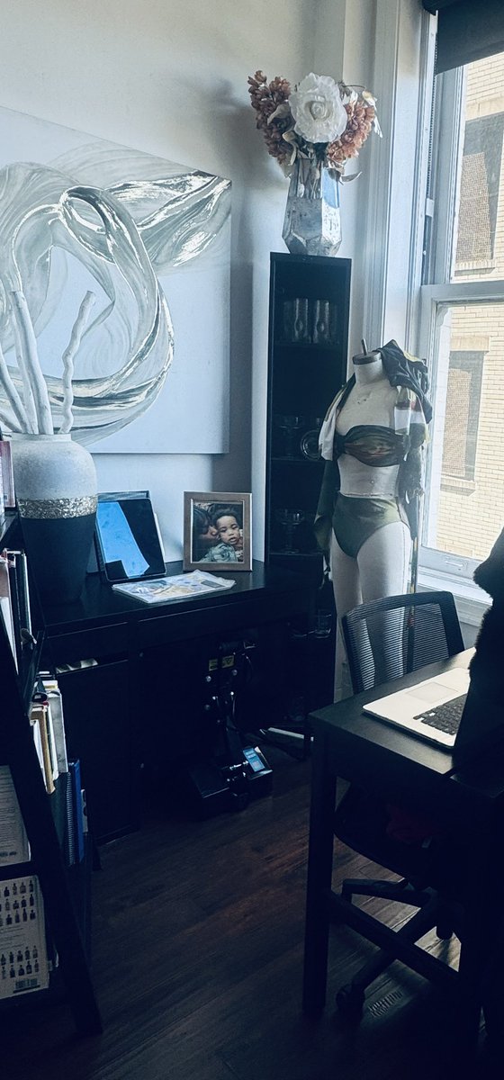 Sharnelguy's tweet photo. Work from home days … https://t.co/cde4ERSC9h