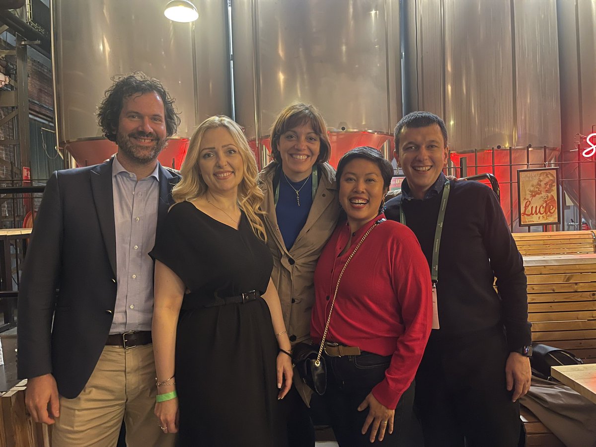 5 European young surgeons #EYSAC presidents 5 visions 1 goal to improve surgical care and training with European Society of Surgical Oncology Karol Połom 2016-18 🇵🇱 Laura Lorenzon 2018-20 🇮🇹  Andreas Brandl 2020-22 🇩🇪 Carmela Caballero 2022-24 🇧🇪 Nada Santrac 2024-26 🇸🇮 #ESSO43