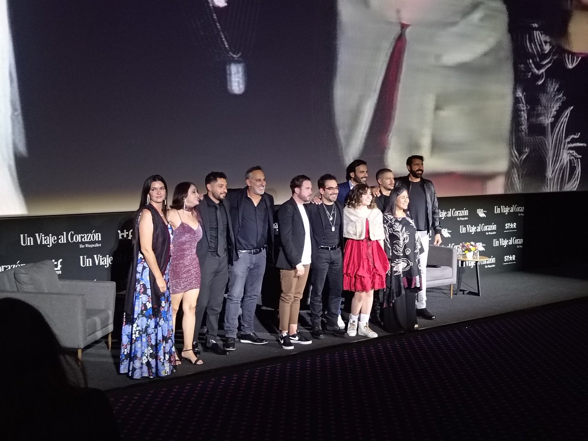 jesanchezr's tweet photo. Hoy tuve la oportunidad de ver #UnViajeAlCorazon #TheWingwalker con presencia del director Alonso Álvarez y del protagonista @OMARCHAPARRO y recomiendo que le den una oportunidad el próximo 10 de octubre cuando estrene en salas mexicanas.
Pronto la reseña en @LaComikeria https://t.co/bPvaGrkrB2