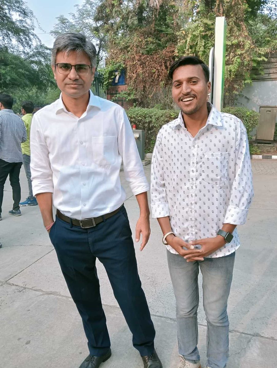 मेरे बड़े भाई राज़्यसभा सांसद और आम आदमी पार्टी के राष्ट्रीय संगठन महामंत्री <a href="/SandeepPathak04/">Dr. Sandeep Pathak</a>.   जी को जन्मदिवस की ढेरो शुभकामनाएँ भगवान आपको हमेशा ख़ुश रखे स्वस्थ रखे मेरी भगवान से यही प्रार्थना है !
🥳🥳🥳❤️❤️🌹🌹🎂🎂🎉
<a href="/AamAadmiParty/">AAP</a> 
#AAPDelhi