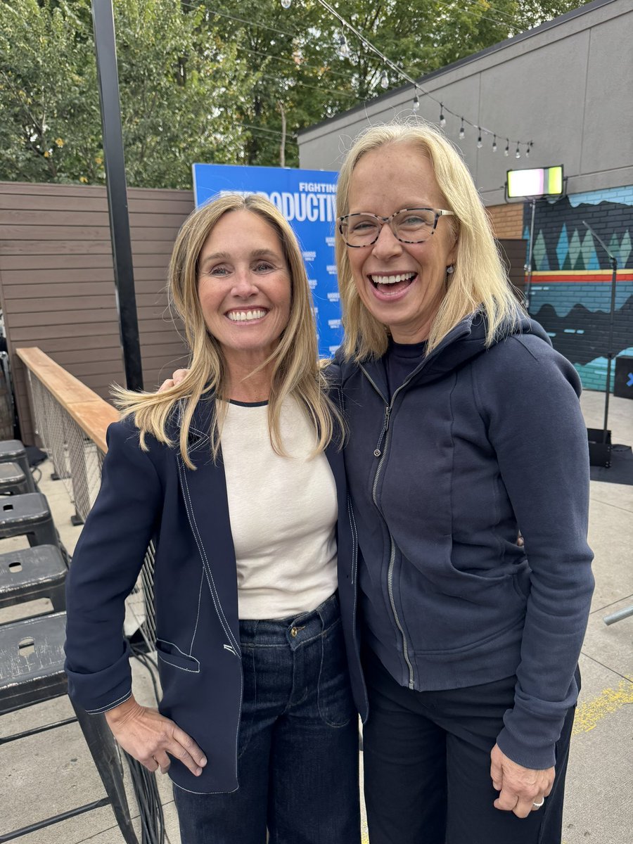 Morrison4MN's tweet photo. Proud to join Minnesota’s First Lady @GwenWalz , @amyklobuchar , @TinaSmithMN , @AnnJSMN , Tracey Breazeale and a big crowd of Minnesotans at a rally for the Harris/Walz campaign! Reproductive freedom is on the ballot for ALL Americans on November 5th. #VoteBlue #HarrisWalz2024 https://t.co/p2CwTaYz9x