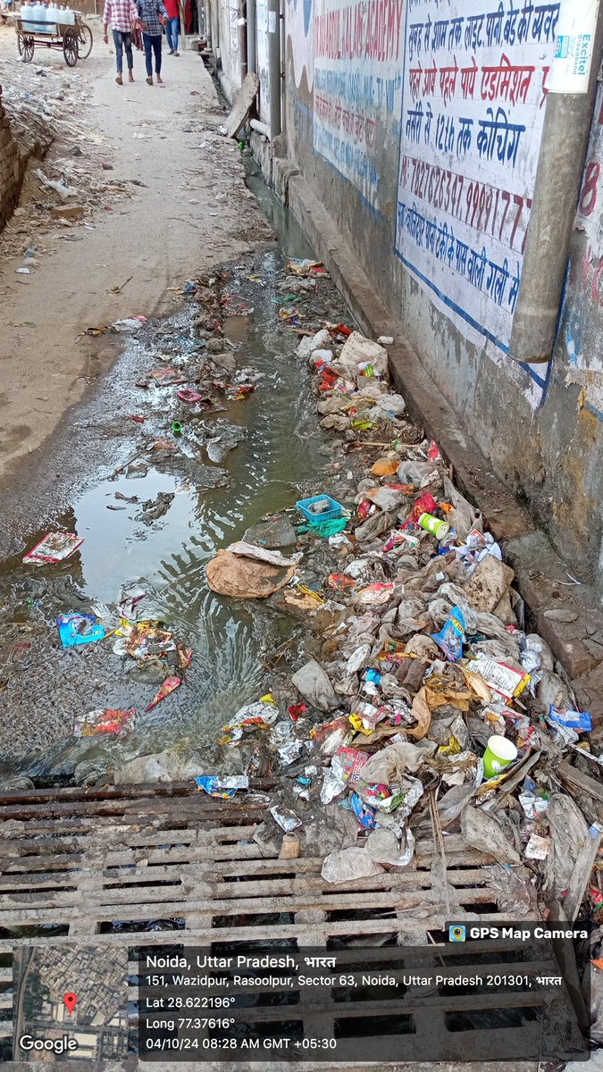 sumityadav6981's tweet photo. ग्राम हजरतपुर वज़ीदपुर सेक्टर 63 नोएडा हमारी गली की नालिया गंदगी से भरी पड़ी हैं नालियों से गंदा पानी निकलकर सड़क पर बहता रहता हैं हमारी गली में नियमित रूप से नाली की सफाई करने के लिये @noida_authority की तरफ से कोई कर्मचारी नही आता है @CeoNoida  @dmgbnagar @NoidaGreen https://t.co/uVutmlnpvR