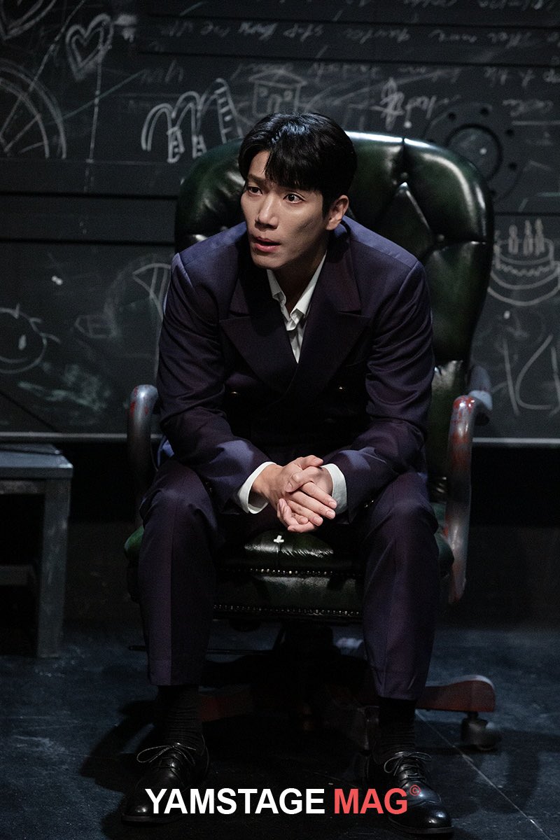 YamStage's tweet photo. [현장이YAM]  연극 '킬롤로지' 프레스콜 사진이 얌스테이지에 업로드 됐습니다 :)

사진보기 ▶ https://t.co/WsscmkAwDM https://t.co/qRKtwEyOtK