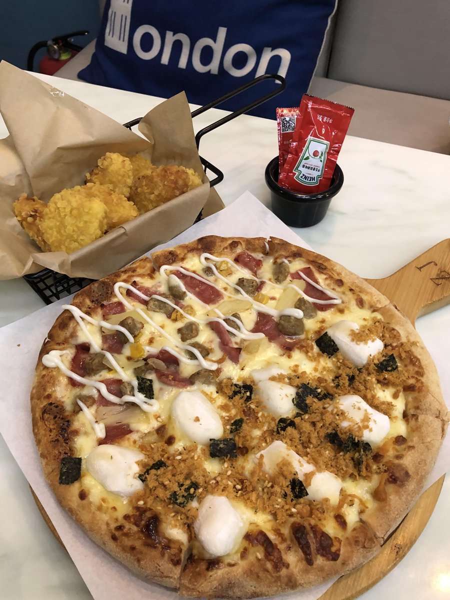 When you are hungry, food is a fatal temptation to you, pizza is a good choice. 😁😁