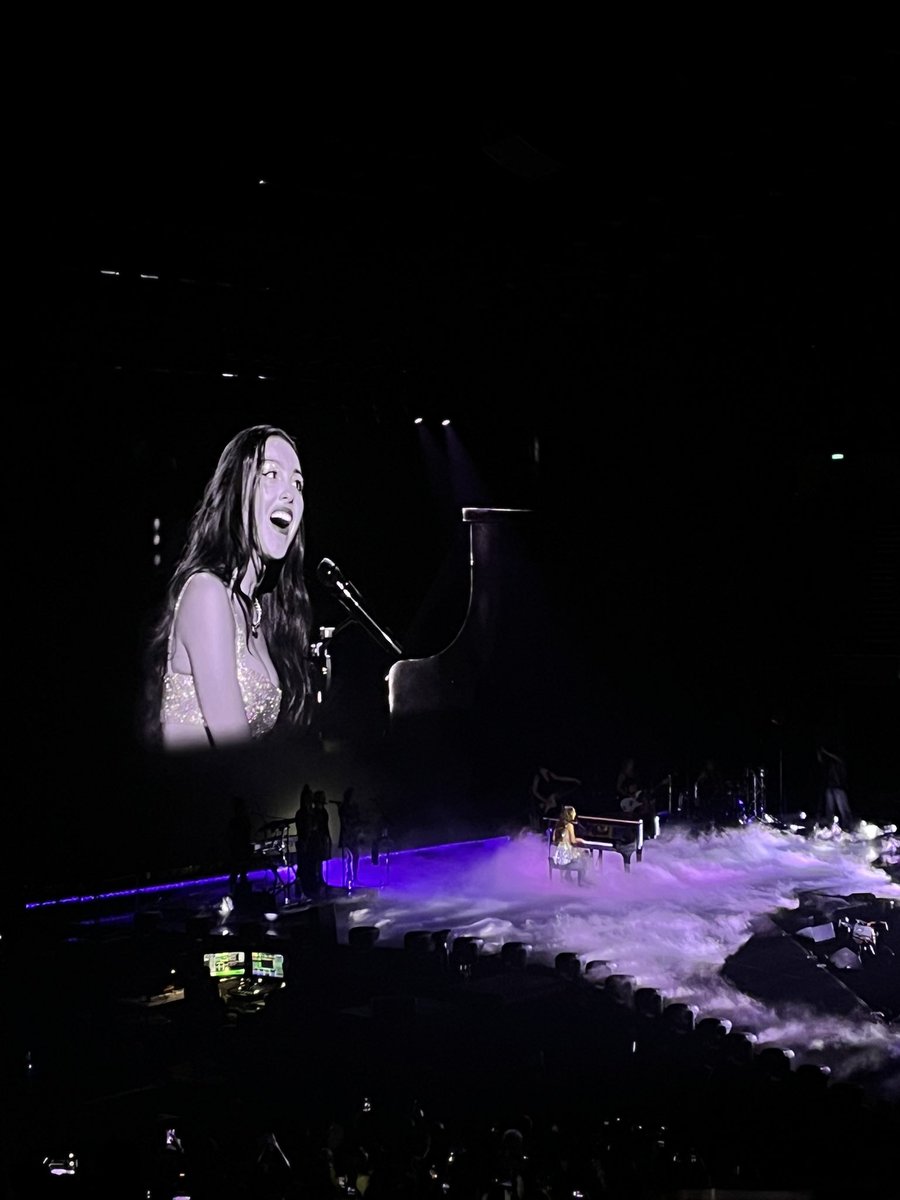 ghostinlakes's tweet photo. SOMEONE PINCH ME #GUTSWorldTour #GUTSWorldTourSingapore https://t.co/bGp0n34j7I