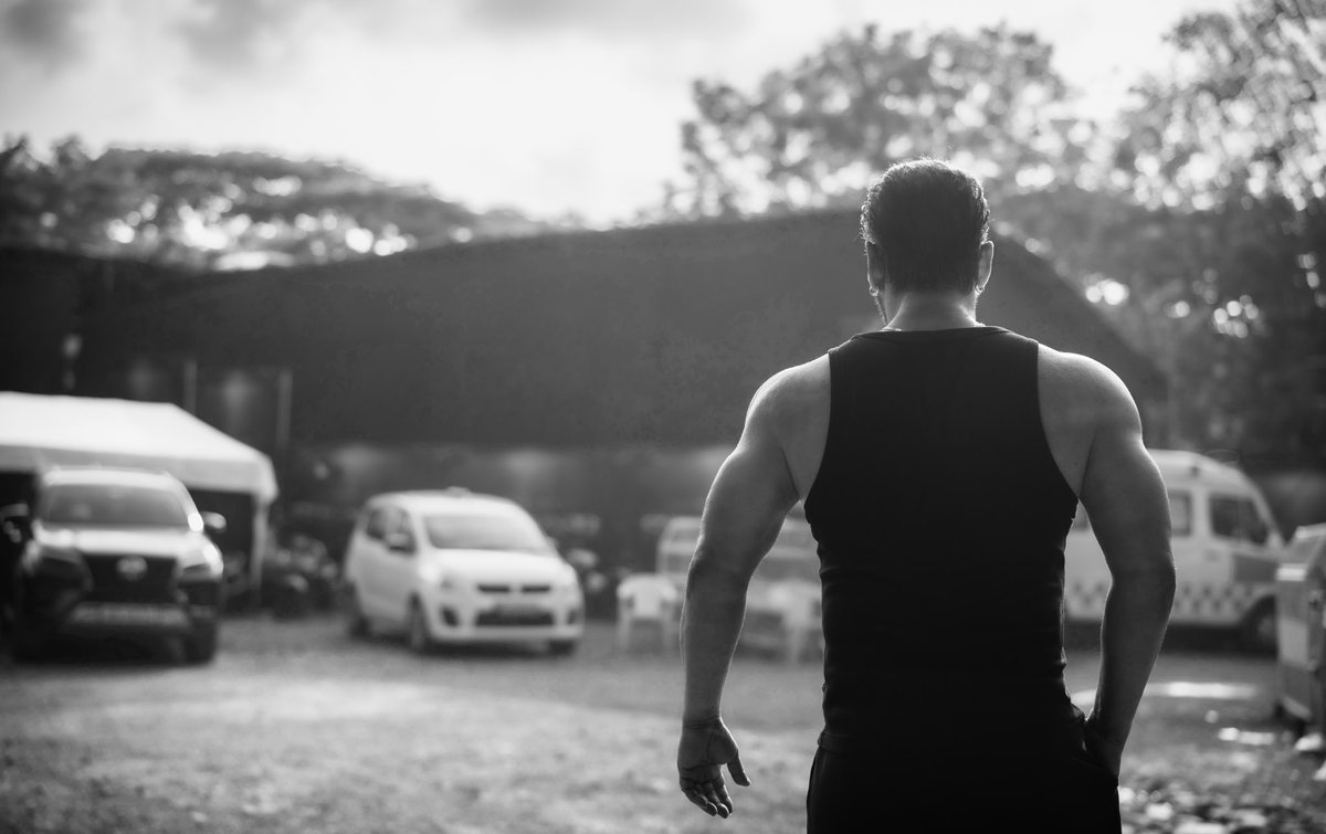 Nadiadwala Grandson tweet media