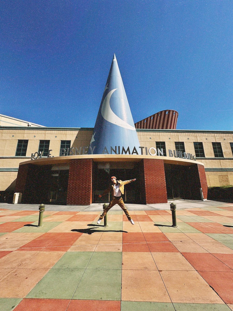 IamLeroySanchez's tweet image. I played a show for #HispanicHeritageMonth at @Disney and then they took me on a tour of the Disney Animation Studios, where all their movies are made… And to see #StrangeWorld in their main wall, and to think I was part of it… it’s surreal!! #MundoExtraño #forevergrateful