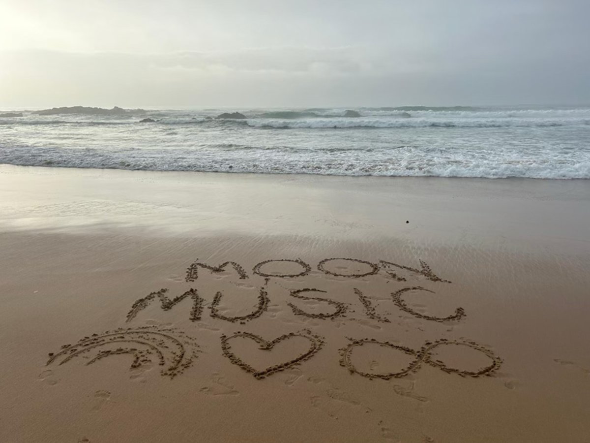 martin_chc's tweet image. ㅤㅤㅤㅤㅤɴ ᴇ ᴡ ㅤ ᴘ ᴏ s ᴛ 
ㅤㅤㅤㅤ   ᴏɴ    ɪ ɴ s ᴛ ᴀ ɢ ʀ ᴀ ᴍ
ㅤㅤㅤㅤ𝐂𝐨𝐥𝐝𝐩𝐥𝐚𝐲 ✓ ‍ ‍ ‍ ‍|    @𝐂𝐨𝐥𝐝𝐩𝐥𝐚𝐲

⠀⠀⠀ ⠀⠀⠀𝐌𝐎𝐎𝐍 𝐌𝐔𝐒𝐈𝐂  — 𝑵𝑬𝑾 𝑨𝑳𝑩𝑼𝑴 

Acaba de aterrizar nuestro décimo álbum a todas las plataformas 
coldplay.Ink.to/MoonMusic