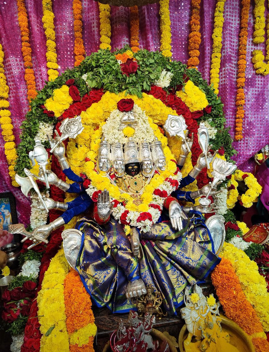 basicallyshree's tweet image. #devi #alamkaram in a temple near my house

She is glowing