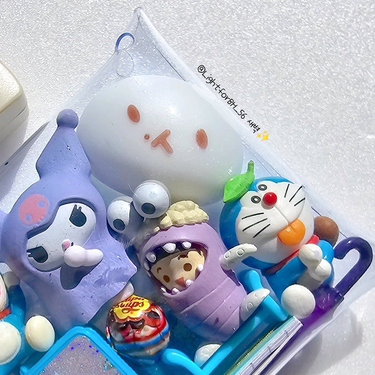 #RT 알티추첨 1분께 파랑&amp;보라색 가챠파우치 보내드려요💙
ଘ(੭*ˊㅅˋ)੭* ੈ✩‧₊ 만들었다가  잊고있던 가챠파우치 이벤트..🍀

🍍 배송비 부담 가능하신 분만..🥹
🍍 타이틀곡+수록곡1개 스밍인증 받아요
🍍 카메라 버튼 누르면 불빛들어와요✨
🍍 엓팬pvc파우치 가지고 계시면 내용물만 옮기면 돼요🤍