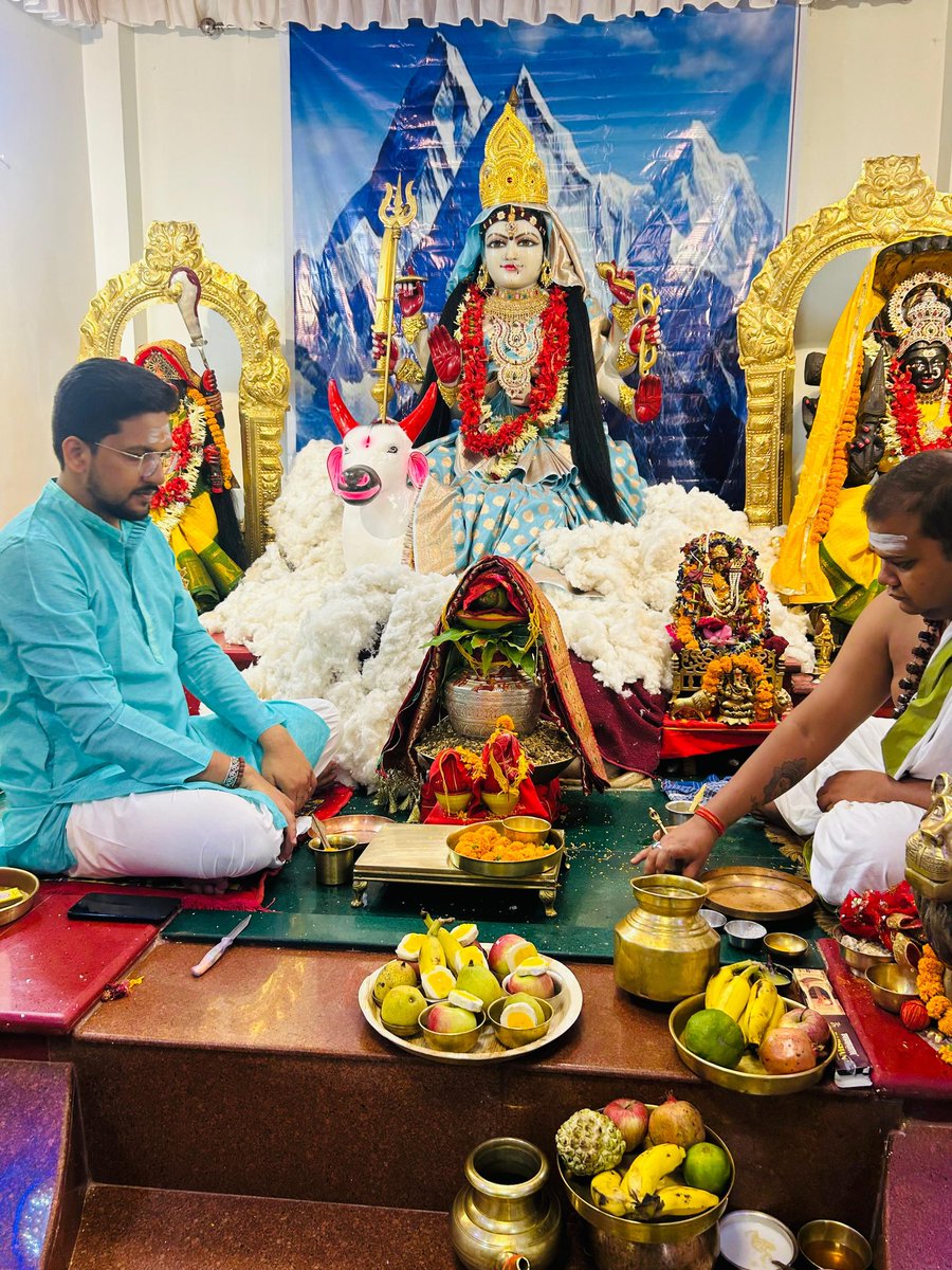 Aayush_bihar's tweet photo. या देवी सर्वभूतेषु माँ ब्रह्मचारिणी रूपेण संस्थिता। 
नमस्तस्यै नमस्तस्यै नमस्तस्यै नमो नमः।।🙏🚩

पवित्रता और शांति का प्रतिनिधित्व करने वाली माँ ब्रह्मचारिणी से प्रार्थना है कि मेरे हर प्रियजन के जीवन को ज्ञान और विवेक से भर दें। 🙏

#Navratri2024 https://t.co/w6AI9BS7vq