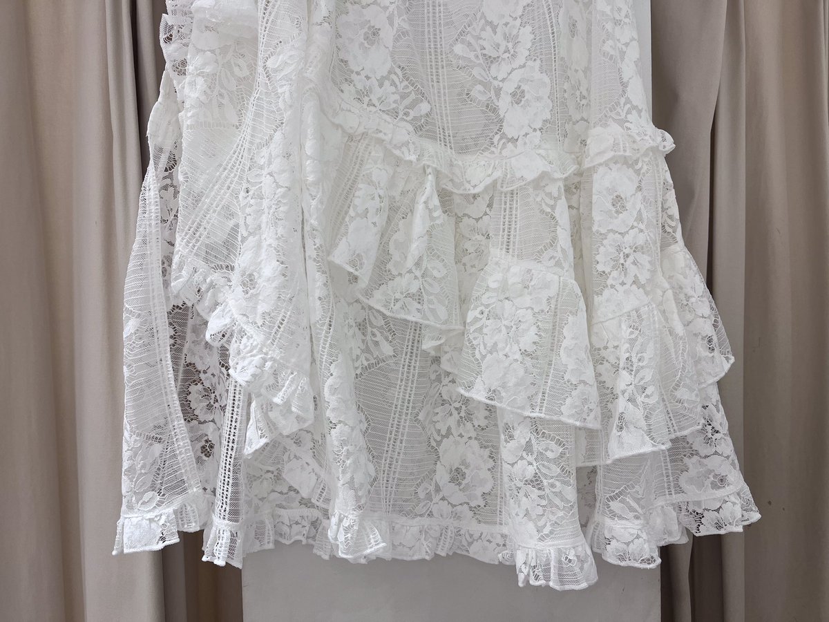 ▷新作アイテム flowerレースエプロン オフホワイト ¥9,350(税込) 沢山