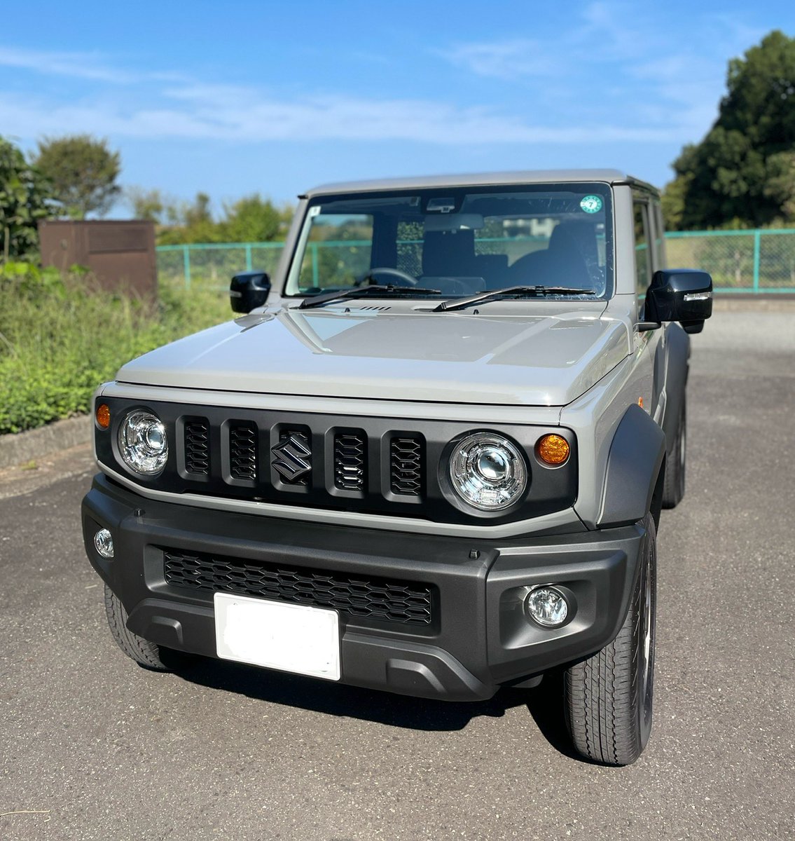 admj984's tweet photo. ジムニーシエラ納車されました🎉

ロードバイクの納車も控えてるんで😅
しばらくはカスタムせず、
どノーマルで乗って行きます！

#ジムニーシエラ #JB74 https://t.co/VfpDTDrFun