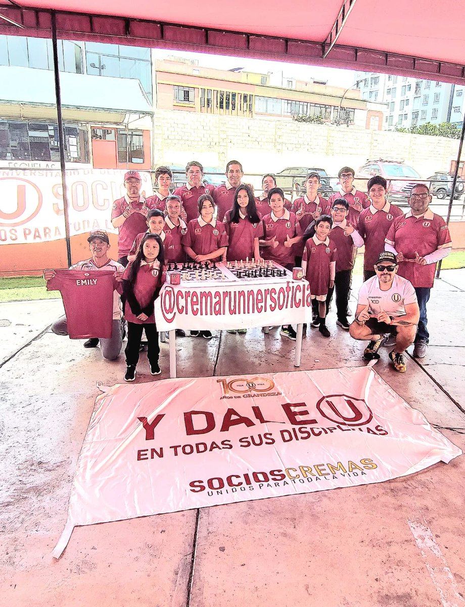 👏 ENTREGA DE CAMISETAS OFICIALES  AL EQUIPO DE AJEDREZ DEL CLUB UNIVERSITARIO DE DEPORTES.

Domingo 29 de septiembre en el estadio Lolo Fernández, CREMA RⓊNNERS apoya al equipo de ajedrez que los Socios Ⓤ Cremas del Club Universitario de Deportes vienen impulsando y dale Ⓤ