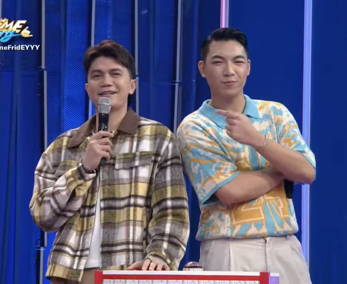 D_marianne23's tweet photo. Our cutiee Darren with his Kuys @VhongX44 !!

#DARREN @Espanto2001
#ShowtimeFridEYYY https://t.co/H3O3dSkGNE