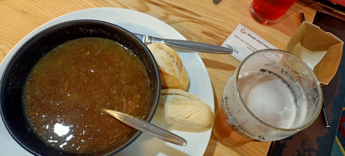 evaleucien's tweet image. Best french onion soup ever. #pubraffle #breadrun