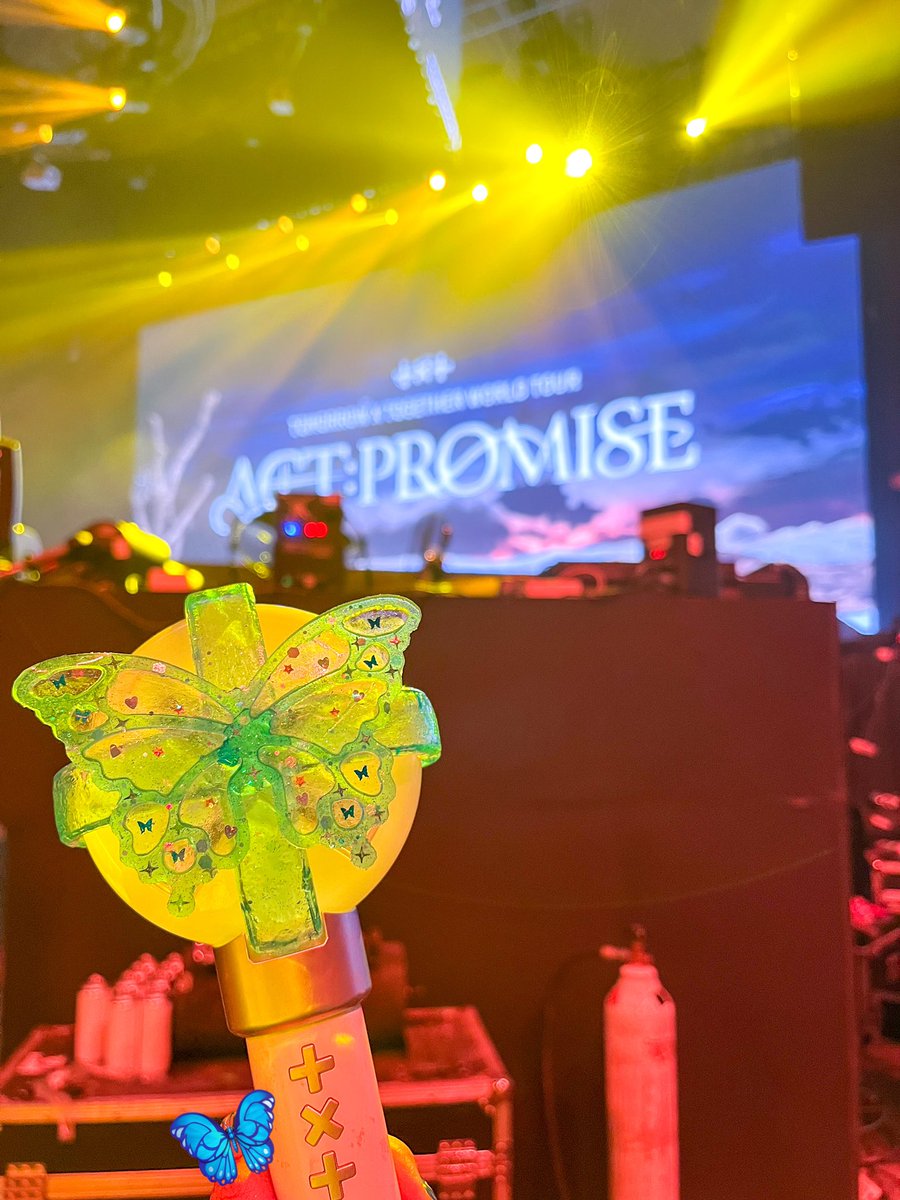 CTT_studio's tweet photo. MOANA~~ that concert promoter was a total fail, but you guys were amazing! I'm super proud of you guys! 
Thank you for cheering TXT on so hard and making them so happy. Thanks for being such awesome fans and making TXT feel so loved. 🩵🩷🩵🩷 https://t.co/NBT6jNT39V