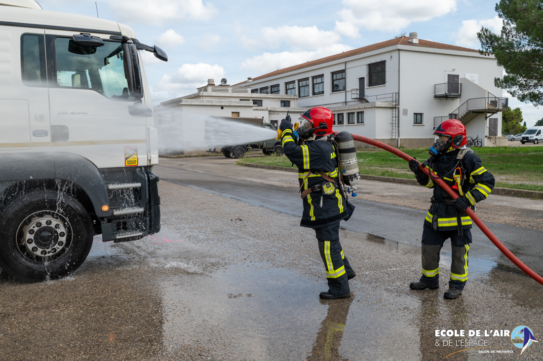 Ecoledelair's tweet photo. Cette semaine, la BA701 a participé à l’exercice biannuel #BASEX, dirigé par le Commandement territorial de l’armée de l’air et de l’espace. Un exercice essentiel qui contribue à garantir la sécurité et la réactivité opérationnelle de la base aérienne ! https://t.co/F7KBOz1Lvx