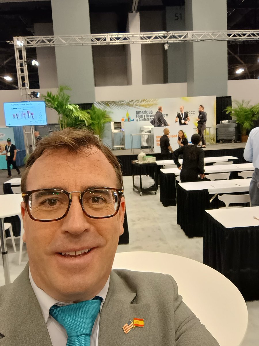 joaquinbuch's tweet photo. @AmericasFood&amp;Beverages
@Onesimumcom 
#Icecyl
#Internacionalización
Increíble sesión en Miami Beach Convención Center de la feria "Américas Food &amp; Beverages" con la ayuda de ICE Castilla y León.
Por el trabajo birn hecho!!! https://t.co/VMIUQxFD0b