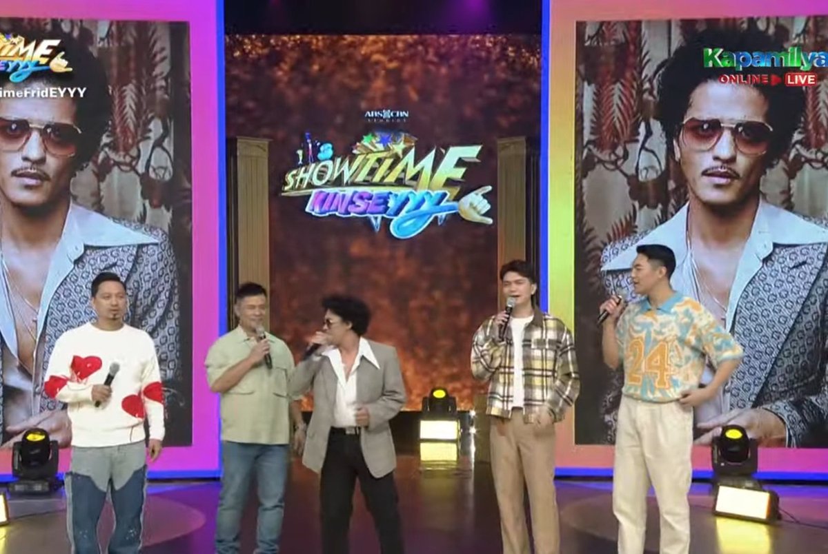 TheDarrenatics2's tweet photo. Our @itsShowtimeNa hosts with the 'Bruno Mars' contestant!

#DARREN @Espanto2001 
#ShowtimeFridEYYY https://t.co/2UxFAtsKz1