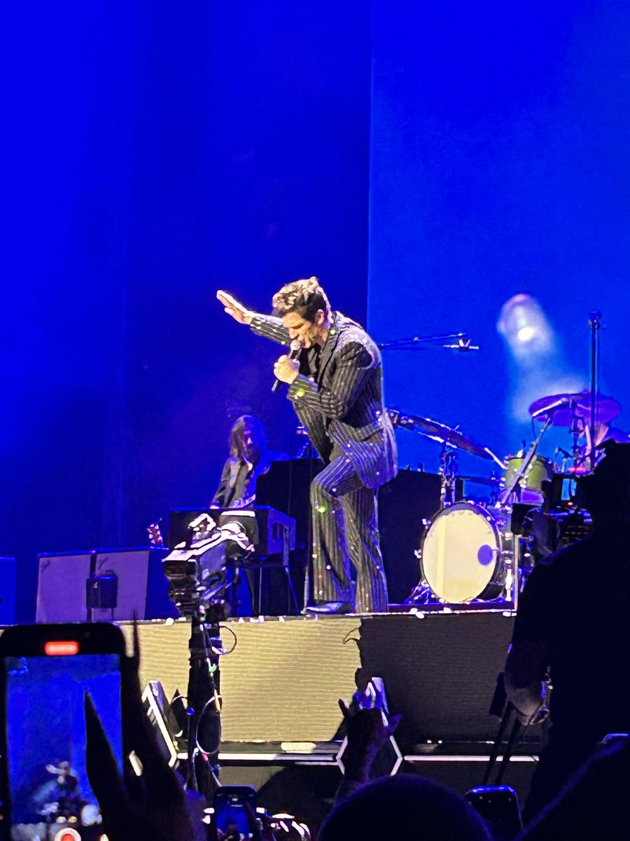 patihego's tweet photo. Eres mucho @thekillers x siempre tu fan.  
Gracias @ArmandoRunner, mi mejor compañía. 💥🚀🫶🏼 https://t.co/euMTz9Y6z1