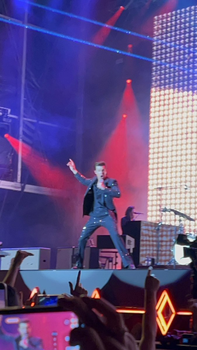 patihego's tweet photo. Eres mucho @thekillers x siempre tu fan.  
Gracias @ArmandoRunner, mi mejor compañía. 💥🚀🫶🏼 https://t.co/euMTz9Y6z1