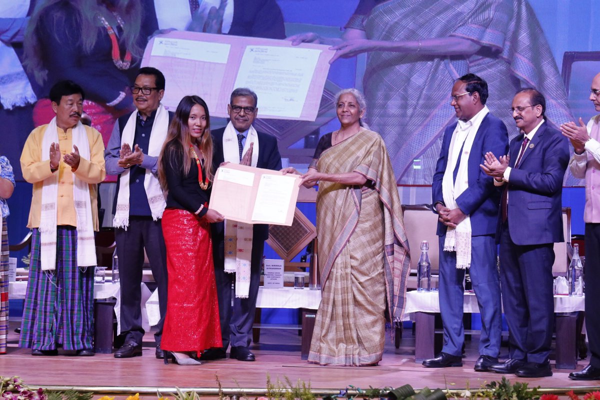 care_bethel's tweet image. Honourable Finance Minister Nirmala Sitharaman launches 2 day credit outreach Program at Itanagar and Namsai.. 
#Ruralhaat #FSPF #Beadsmaking 

@komsroy @sidbiofficial @NABARDOnline