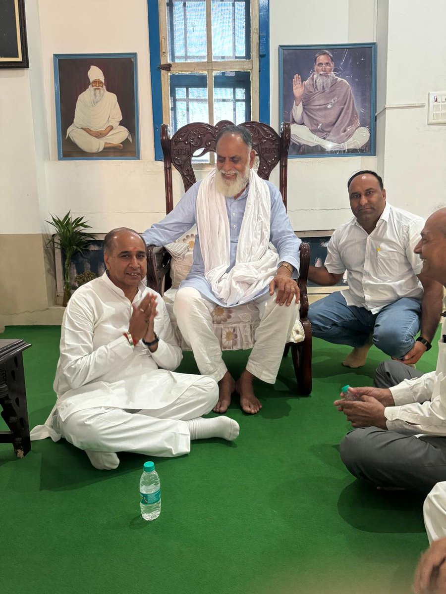 Chander00274022's tweet photo. "अपार सौभाग्य से कल परम संत श्री कंवर महाराज जी के पावन सानिध्य का लाभ प्राप्त हुआ। इस आध्यात्मिक आशीर्वाद के लिए सदैव कृतज्ञ हूँ।"
..
..
#आएगी_कांग्रेस #mallikarjunkharge #rahulgandhi #deepakbabaria #bhupandersinghhooda #Udaibhan #deependersinghhooda #HaryanaCongress #CongressParty #chanderparkash #chanderparkashias #आदमपुर_मंडी #JanSampark #adampurconstituency #vidhansabhaelection2024