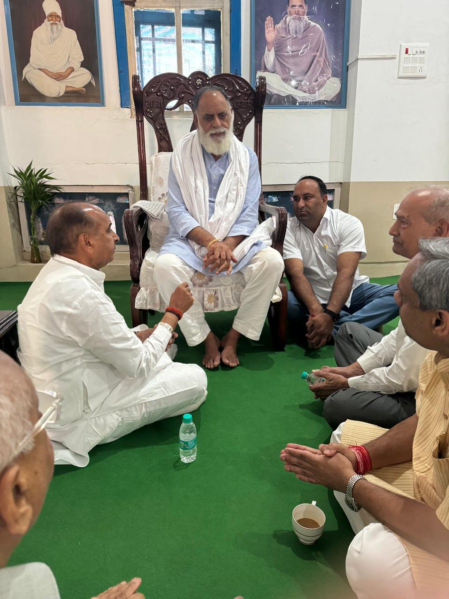 Chander00274022's tweet photo. "अपार सौभाग्य से कल परम संत श्री कंवर महाराज जी के पावन सानिध्य का लाभ प्राप्त हुआ। इस आध्यात्मिक आशीर्वाद के लिए सदैव कृतज्ञ हूँ।"
..
..
#आएगी_कांग्रेस #mallikarjunkharge #rahulgandhi #deepakbabaria #bhupandersinghhooda #Udaibhan #deependersinghhooda #HaryanaCongress #CongressParty #chanderparkash #chanderparkashias #आदमपुर_मंडी #JanSampark #adampurconstituency #vidhansabhaelection2024