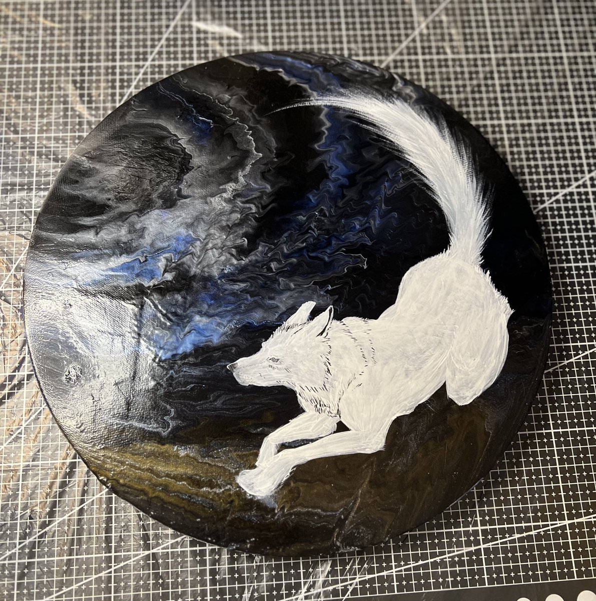 wistenear's tweet photo. 製作中
#狼　#犬　#アクリル画　#ポーリングアート　#Art https://t.co/XkLUY8nqzP