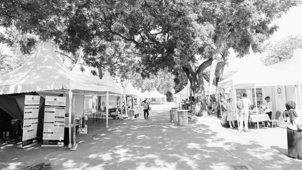BlueSummit_Ke's tweet photo. The streets are warming up, what are you looking forward to on this last day?
#Sotehub #Bluesummit https://t.co/PiKNqf8KUR