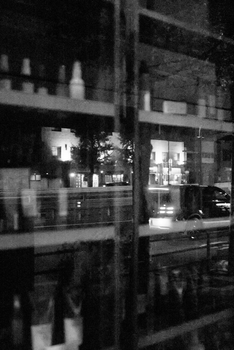 ToshihiroAchi's tweet photo. Tokyo. #streetphotography #blackandwhitetwitter #Monochrome #tokyo #PhotographyIsArt https://t.co/PGeQjuZpYx