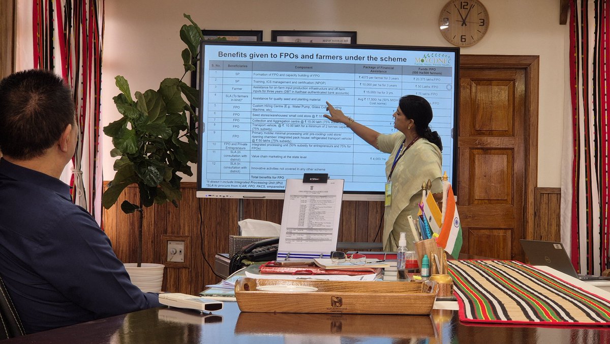 CMOMizoram's tweet photo. Chief Minister Pu @Lal_Duhoma held a brief meeting with Smt. Yogita Rana, IAS, Joint Secretary, Ministry of Agriculture & Farmers Welfare, Govt. of India, including a short presentation on the Mission Organic Value Chain Development for the North Eastern Region.
#MOVCDNER https://t.co/UE7x0ZgYkD