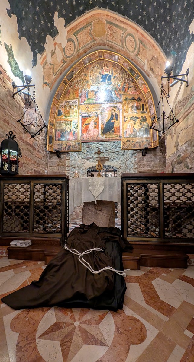 catarinalai's tweet photo. Blessed celebration of #Transitus of Saint Francis of Assisi. Holy Mass at the Shrine. Procession with relics to the Porziuncola Nuova.
∙
798th anniversary of the passing of Saint Francis of Assisi.
800th anniversary of Saint Francis of Assisi receiving the stigmata of Jesus Christ.
∙
#ArchdioceseSF #CityOfStFrancis