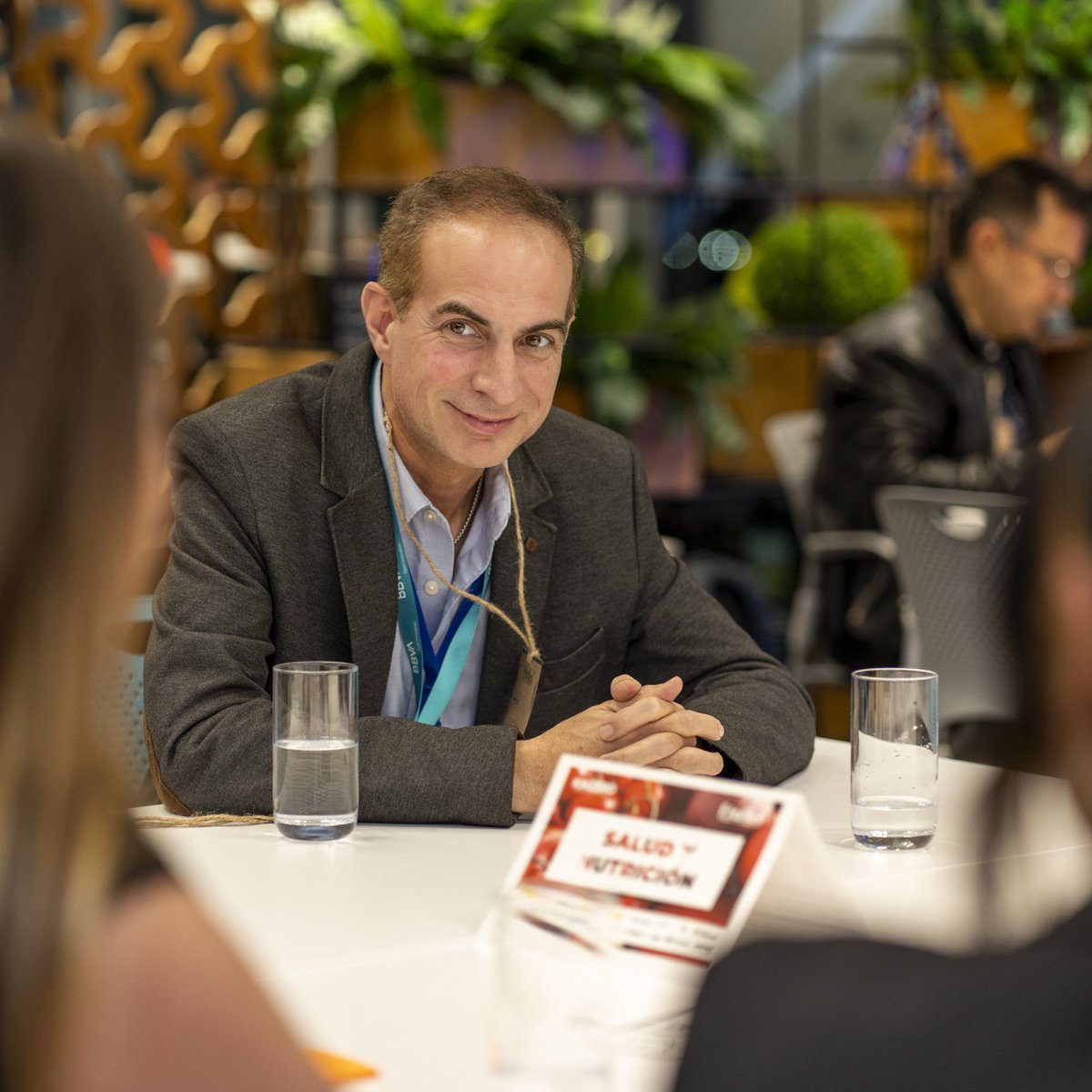 Continúan las sorpresas😲, ¿creías que eso era todo? Nos trasladamos a la Torre BBVA, para un encuentro privado de networking. En un entorno cercano y amigable, conversamos sobre "Las 100 personas clave del futuro de la alimentación en LATAM".