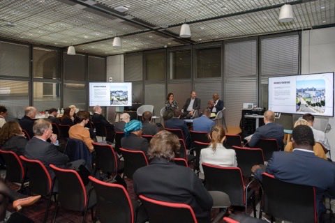 UnionHlm's tweet image. Dans le cadre du Sommet de la Francophonie, @UnionHlm a coorganisé avec @caissedesdepots et @RHF_Habitat le 2 octobre, un atelier sur le thème : « loger, innover et coopérer en français ».

Objectif : échanger sur les innovations du secteur Hlm en 🇫🇷 et dans l’espace francophone.