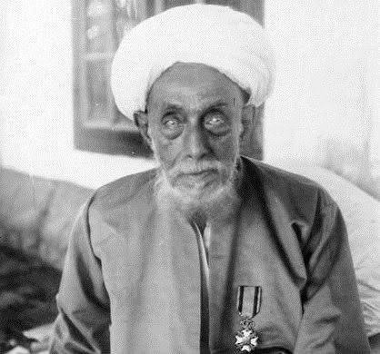 ▪︎KH. Hasyim As'ari mengeluarkan FATWA JIHAT untuk melawan Penjajah
▪︎Habib Usman Bin Yahya Mengeluarkan FATWA HARAM melawan Penjajah
.
Dari sini sudah terlihat Jelas siapa yg PEJUANG &amp; siapa yg PECUNDANG, Terlihat Jelas siapa yg ber KHIDMAT &amp; siapa PENGKHIANAT