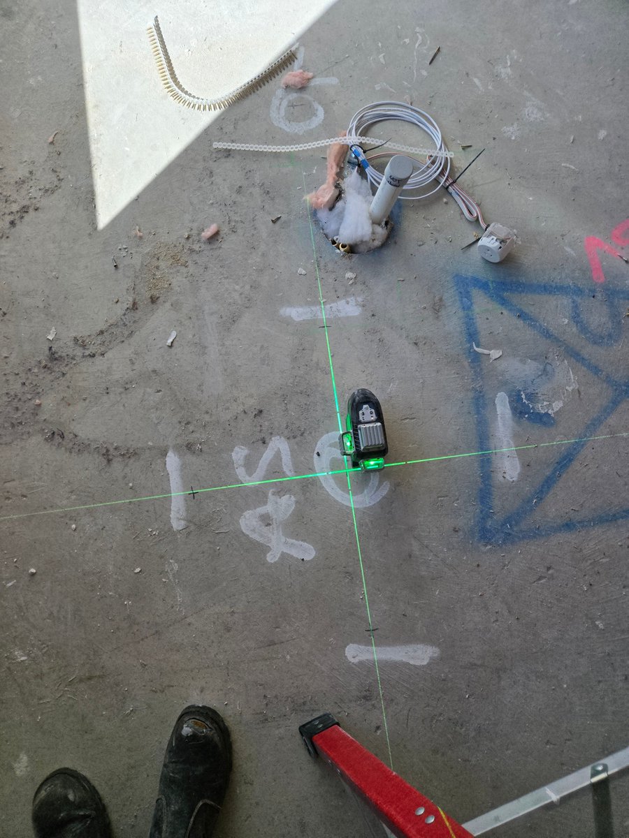 QTCBuild's tweet photo. Cause I'm a bit of a control freak, I like to make sure everything’s perfect so I’ve been marking out on the floor and projecting up to the ceiling to get the cutouts just right.

And I only had to wash my eyes out once with Saline cause of Plaster Dust. https://t.co/YIUmHq6g7H