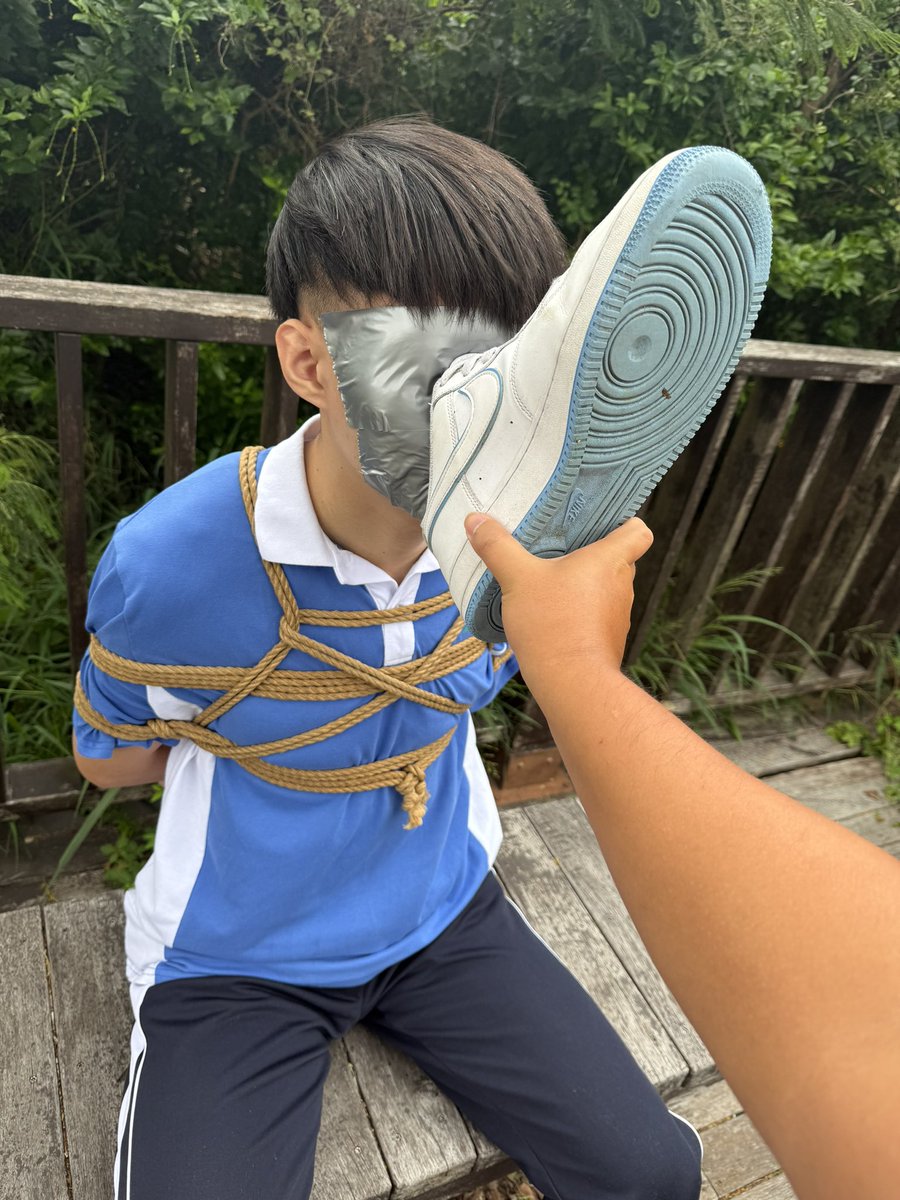 b09816020's tweet photo. 風太大了 用自己的鞋鞋壓壓驚
🪢 @a77188177817 

其實我的鞋子沒味道到讓我完全不知道有這一趴😅 https://t.co/qG6KR5Eubr