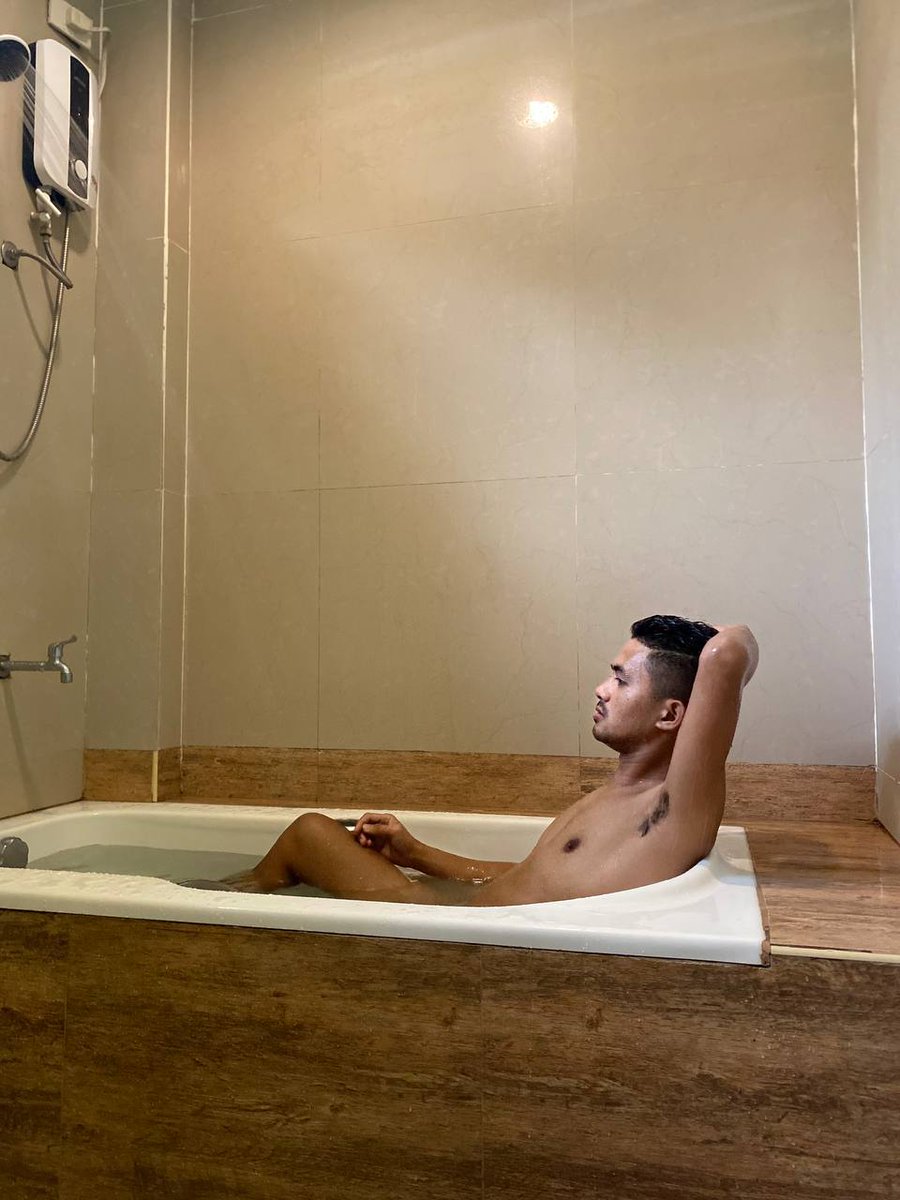 MarkBrazil12's tweet photo. Come and let's take a 🛀💦 https://t.co/vpkRKl7GjV