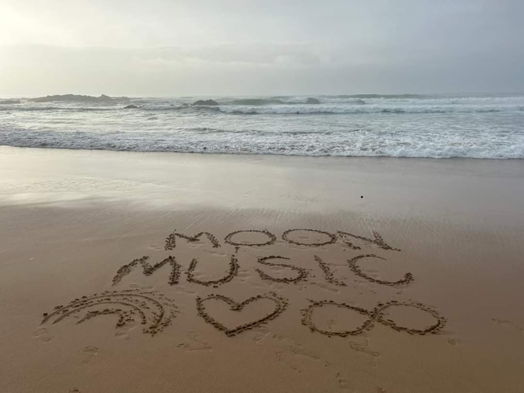 Andreacekko1's tweet photo. Benvenuto Moon Music 🌈💙
@coldplay #coldplay #coldplayfans https://t.co/6UAUfhjjqA