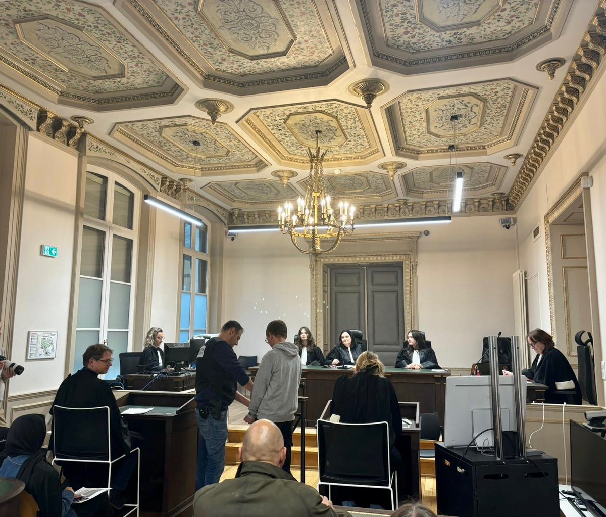 Grand succès rencontré par la Nuit du Droit organisée par le tribunal judiciaire, le barreau de Valenciennes et <a href="/UphfOfficiel/">Université Polytechnique Hauts-de-France</a> ⚖️

➡️ Le procès pénal : l’envers du décor - Mises en situation de la scène de crime jusqu’à l’audience correctionnelle