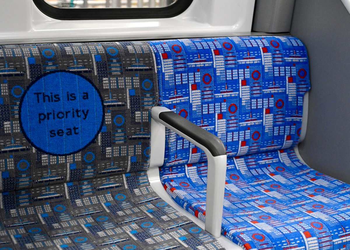 MayorofLondon's tweet image. The new Piccadilly line trains will be state-of-the-art, more spacious and for the first time ever for a Deep Tube train—fitted with air-conditioning ❄️

Expect wider doorways, walk-through carriageways and enhanced digital screens so you are always on top of your journey 🚇