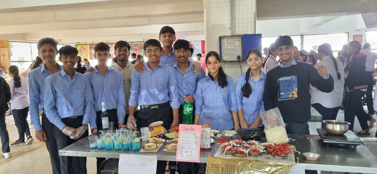 sbpcsc_pcet's tweet photo. The 11th Science and Commerce students of SBPCSC recently organized an exciting FunFair, filled with games, food stalls, and entertainment. 

#PCET #SBPCSC #SBPCSCFunFair #StudentCreativity #TeamworkInAction #FunAndGames #ScienceAndCommerce #FunForEveryone #SBPCSCEvents https://t.co/KQJnQO81Q7