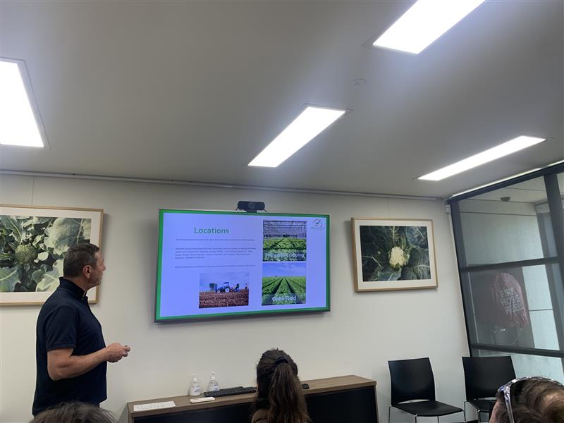 The VFF team visited Werribee South, to get a first-hand look at the issues facing farmers in #Melbourne's green wedge food bowl.

More: shorturl.at/ZAJVw

A huge thanks to the teams from LTs Eggs, Mason Bros and <a href="/FreshSelectAU/">FreshSelect</a> for having us #vicfarmers