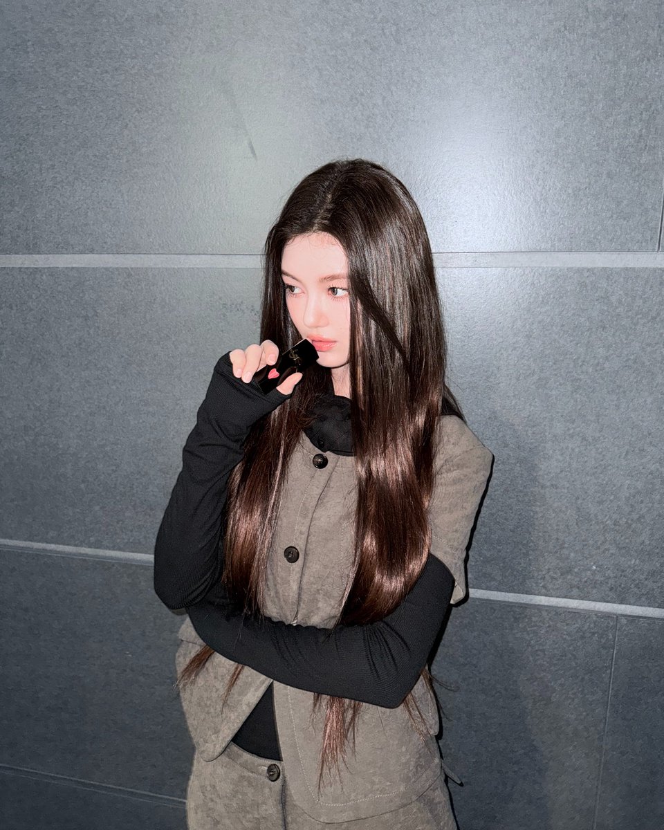 💄✨

#광고 <a href="/yslbeauty/">YSL Beauty</a>
#입생로랑뷰티 #잉크바이닐틴트
#잉크바이닐틴트403호 #잉크바이닐틴트44호
#NewJeans #뉴진스 #DANIELLE #다니엘