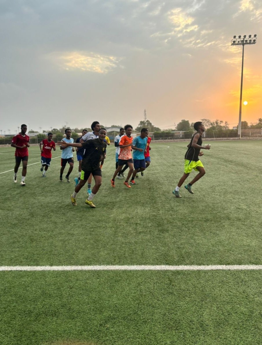citestadefc's tweet photo. ⚪️🔴 Reprise de l’entraînement pour nos joueurs !

Au travail pour attaquer cette nouvelle saison avec détermination et ambition ! https://t.co/s9RjH7BLQT